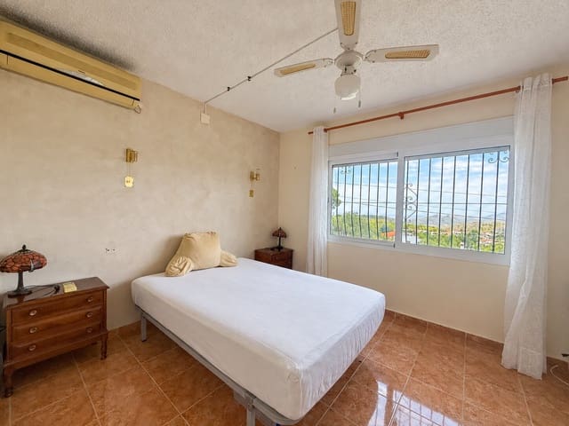 Chalet de 3 habitaciones en Benidoleig en venta con piscina garaje - 328.000 € (Ref: 10080526)