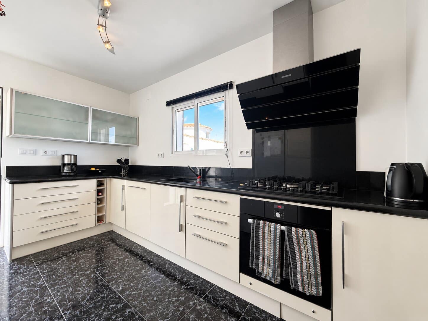 4 slaapkamer Villa te koop in Benidoleig met zwembad garage - € 479.000 (Ref: 10085572)