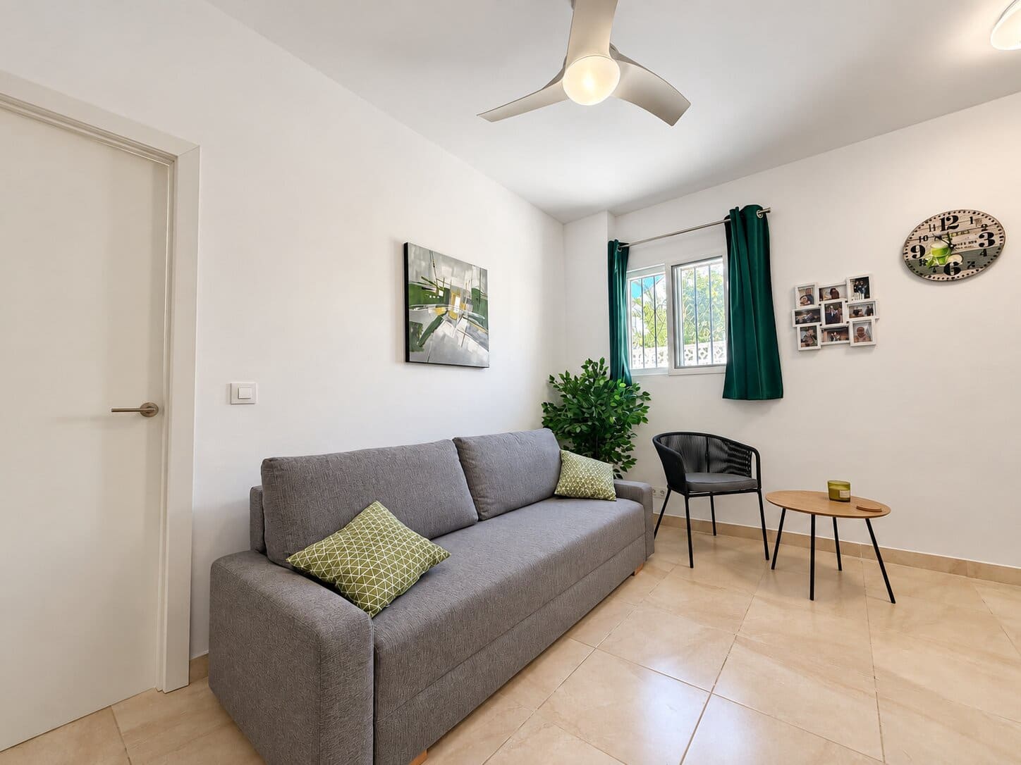 6 bedroom Townhouse for sale in Llosa de Camacho with garage - € 425,000 (Ref: 10099735)