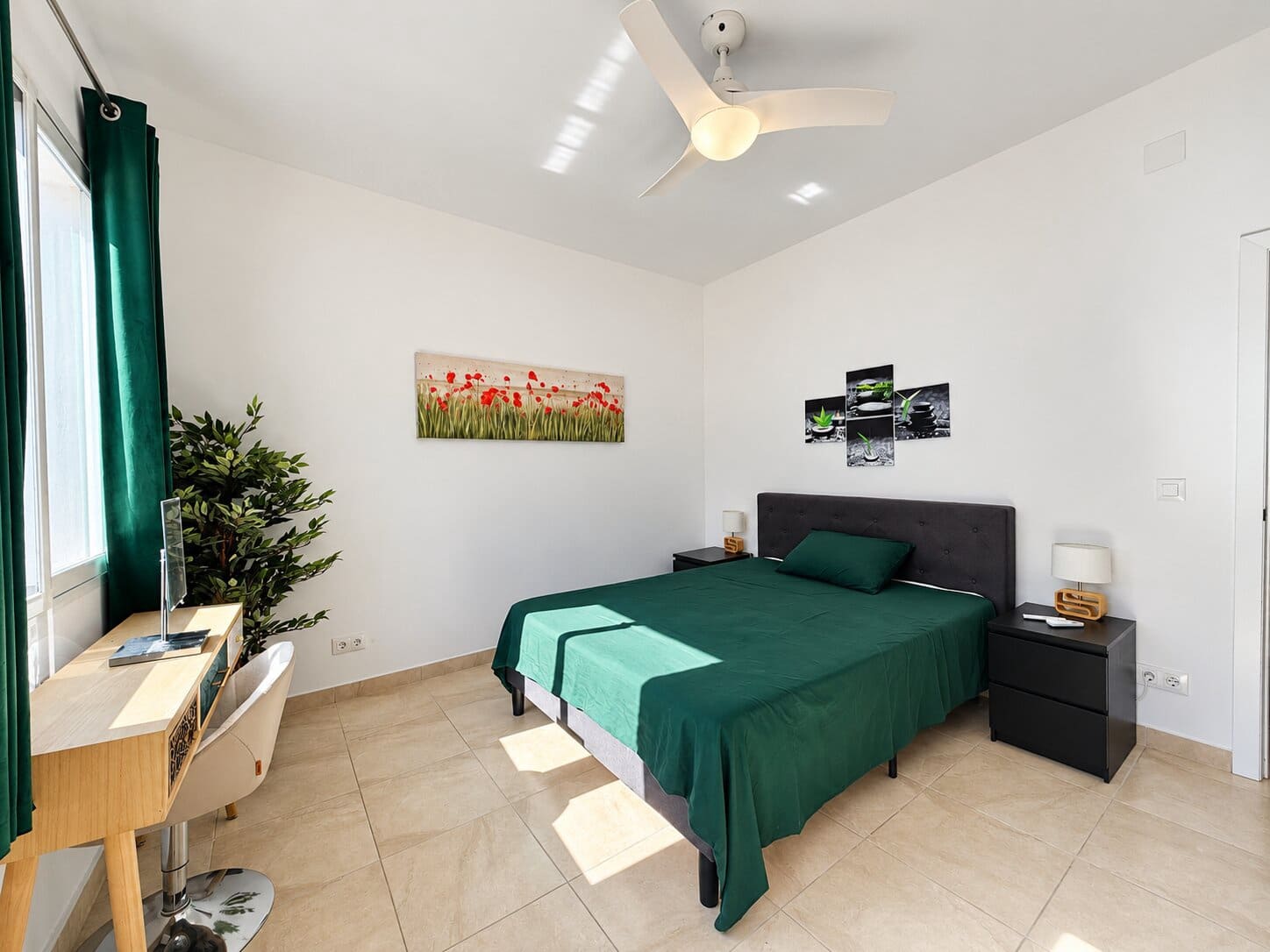 6 bedroom Townhouse for sale in Llosa de Camacho with garage - € 425,000 (Ref: 10099735)