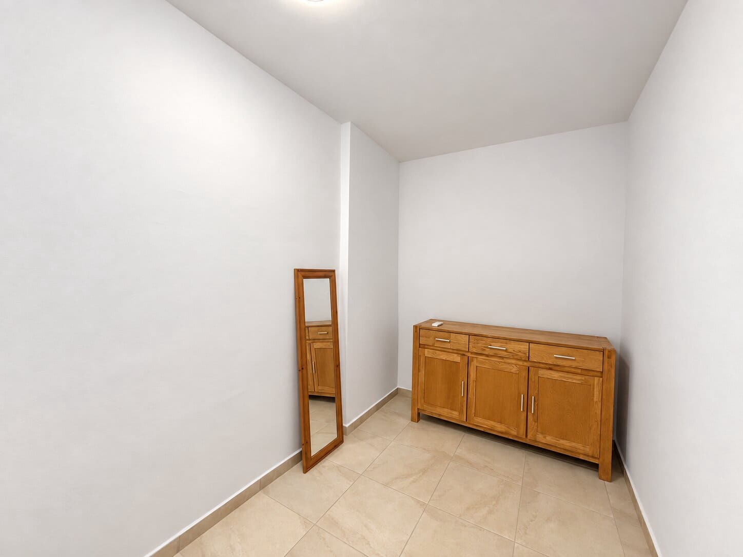6 bedroom Townhouse for sale in Llosa de Camacho with garage - € 425,000 (Ref: 10099735)