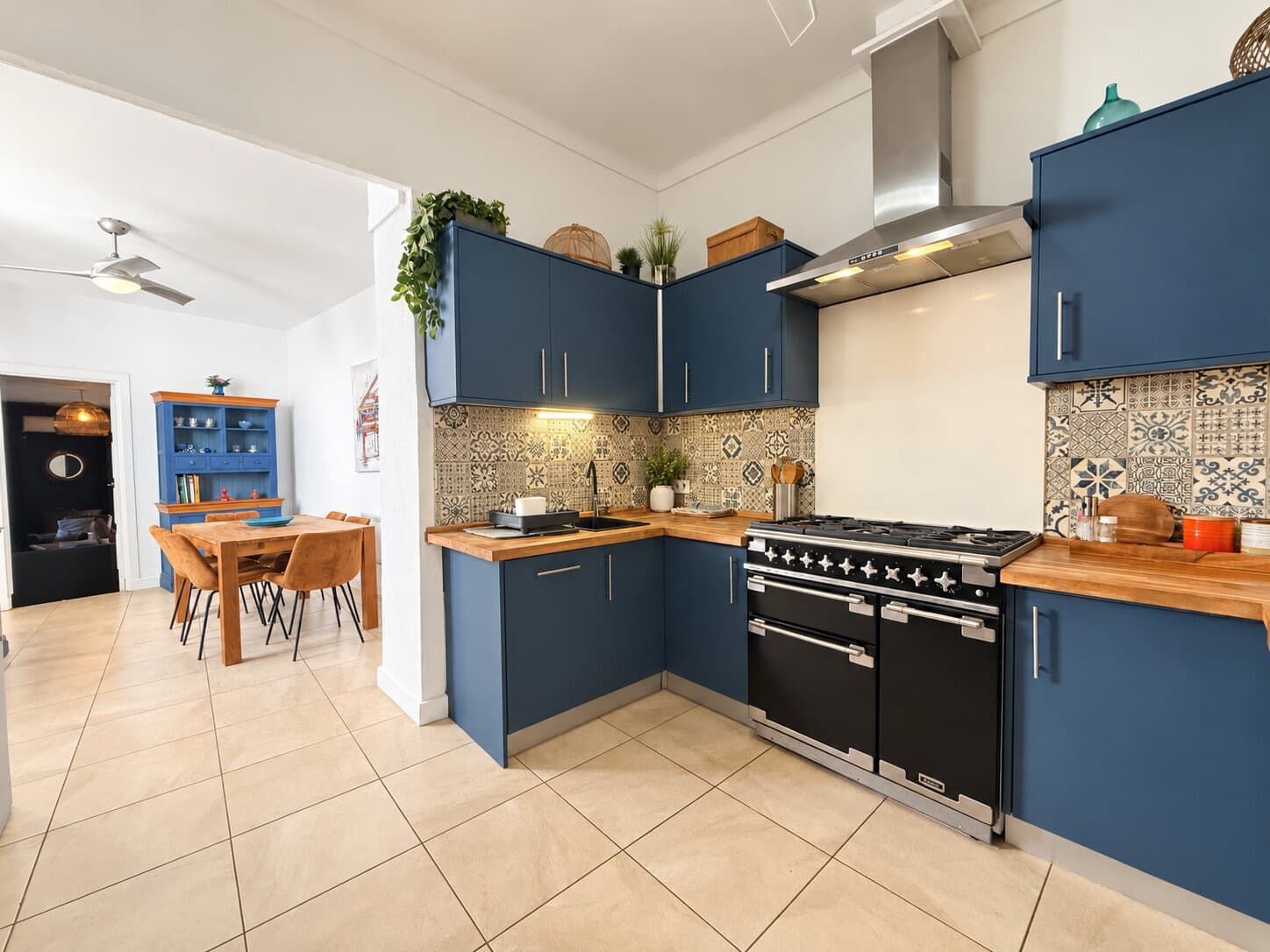 6 bedroom Townhouse for sale in Llosa de Camacho with garage - € 425,000 (Ref: 10099735)