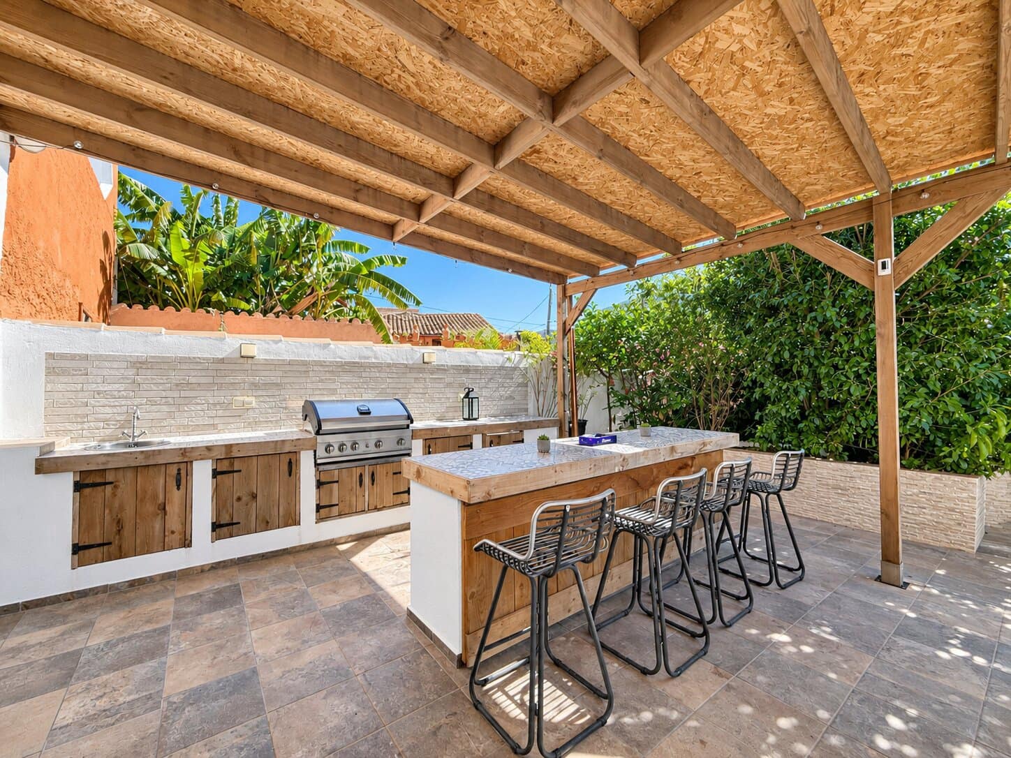 6 bedroom Townhouse for sale in Llosa de Camacho with garage - € 425,000 (Ref: 10099735)