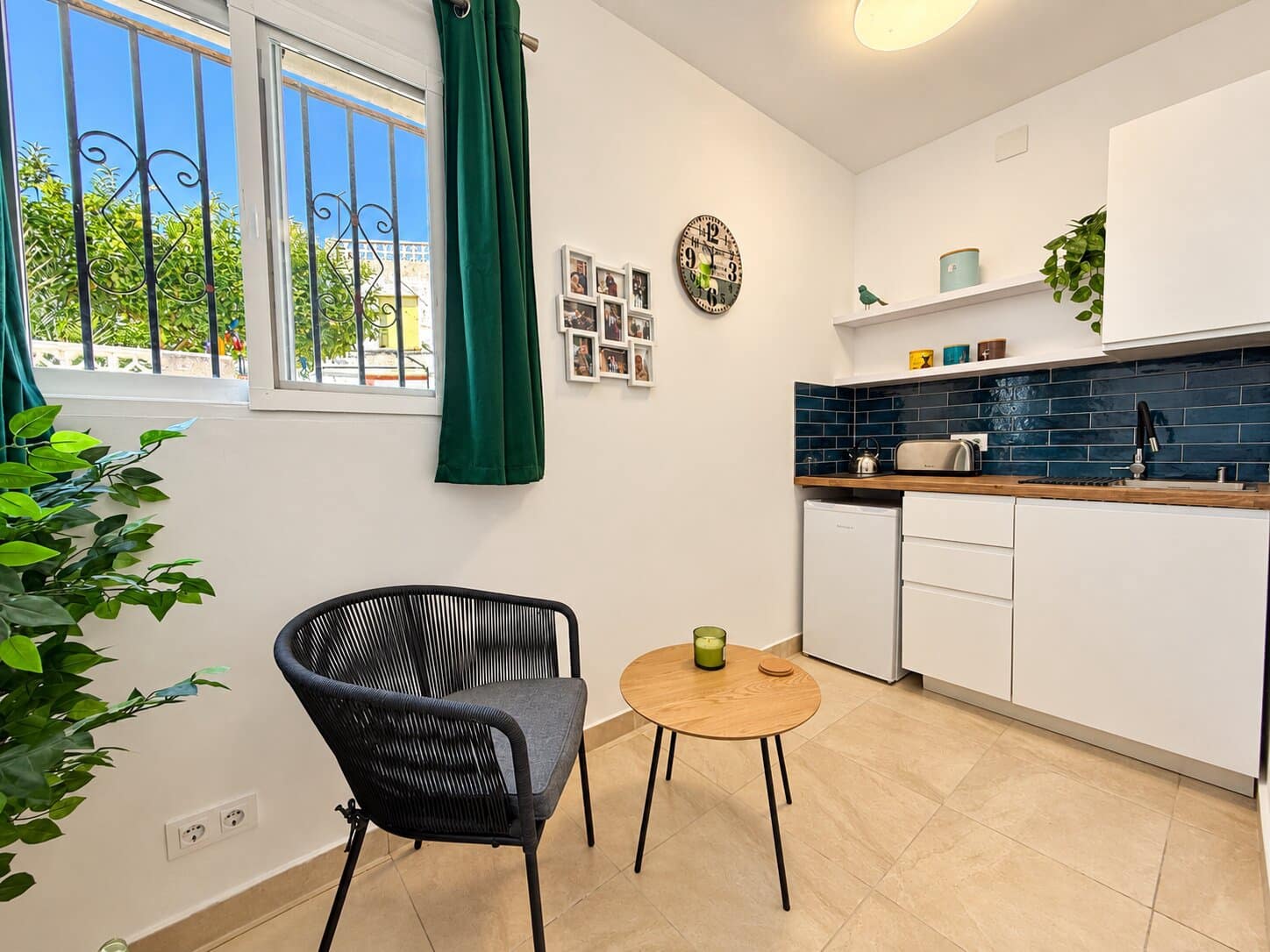6 bedroom Townhouse for sale in Llosa de Camacho with garage - € 425,000 (Ref: 10099735)