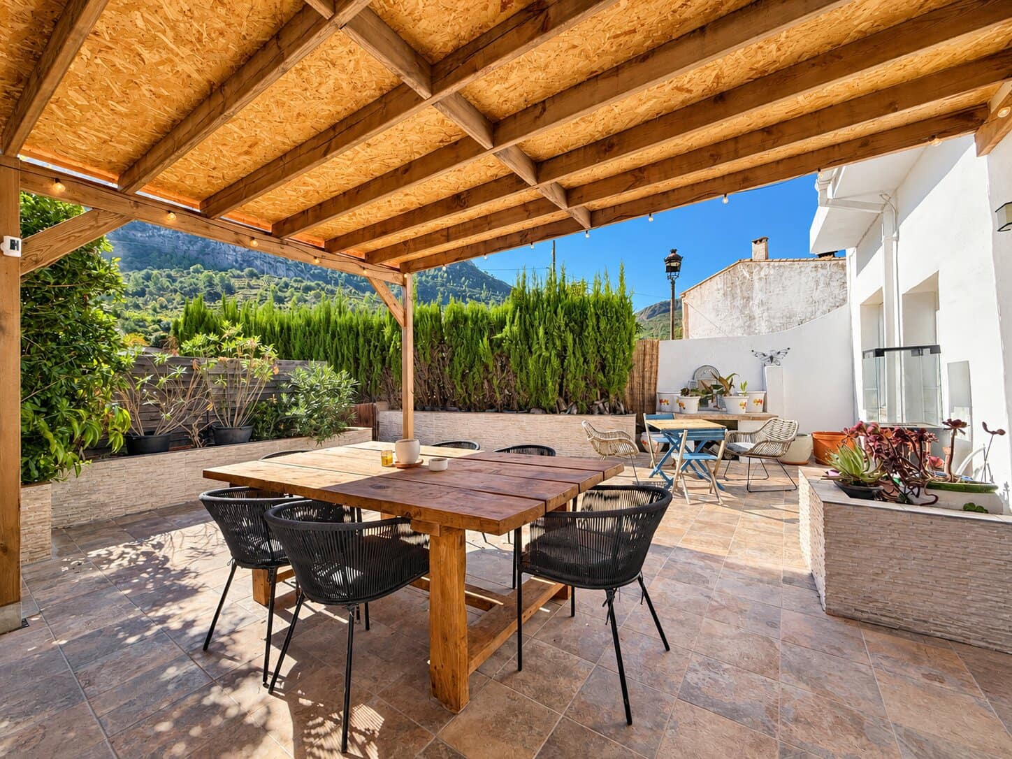 6 bedroom Townhouse for sale in Llosa de Camacho with garage - € 425,000 (Ref: 10099735)