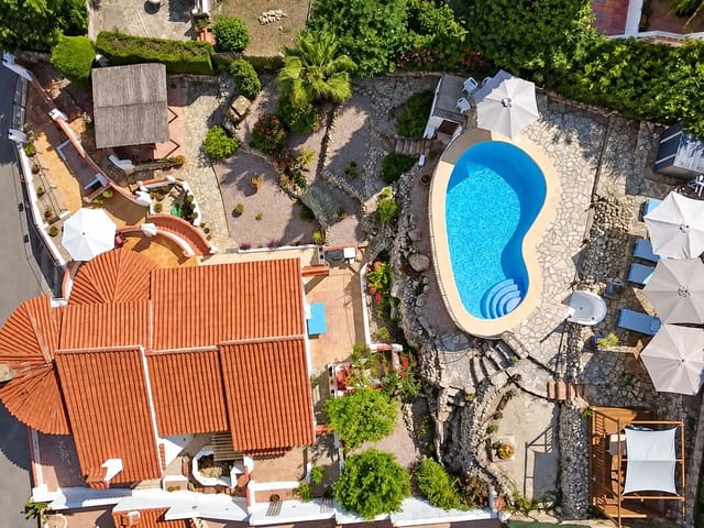 3 bedroom Villa for sale in Orba with pool garage - € 450,000 (Ref: 10110902)