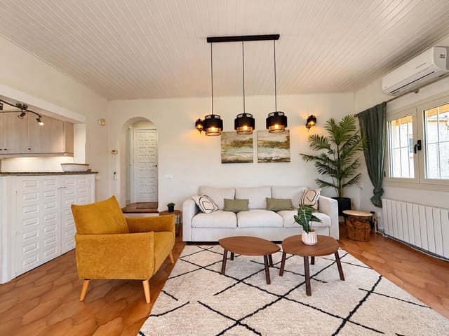 2 soveværelse Villa til salg i Orba med swimmingpool garage - € 425.000 (Ref: 10115443)