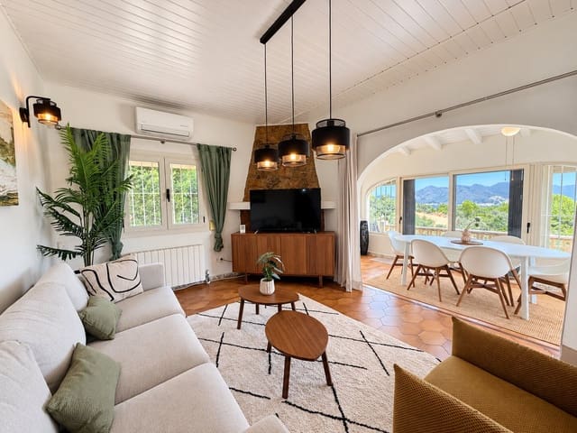 2 soveværelse Villa til salg i Orba med swimmingpool garage - € 425.000 (Ref: 10115443)