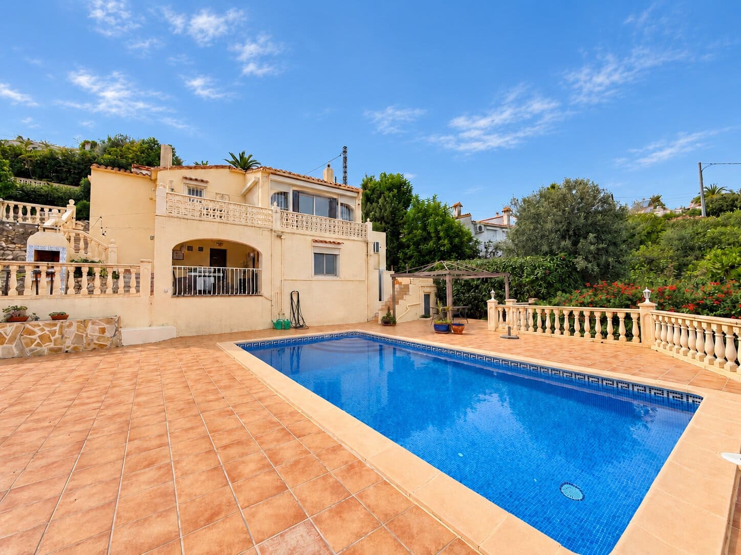 2 soveværelse Villa til salg i Orba med swimmingpool garage - € 425.000 (Ref: 10115443)