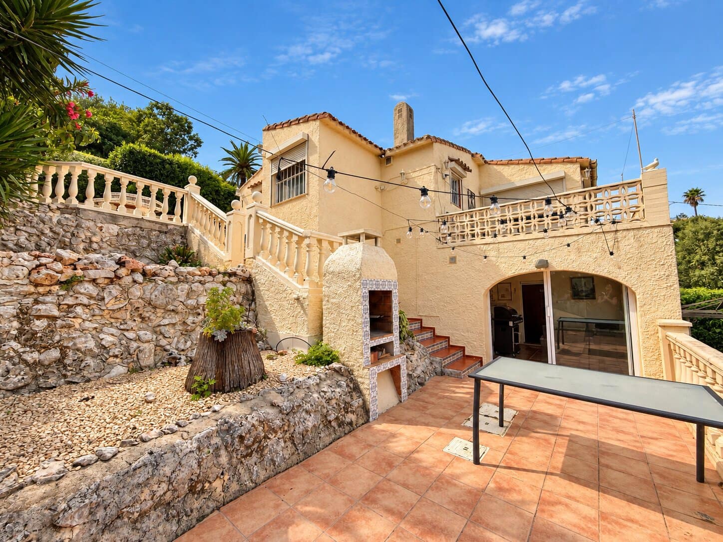 2 soveværelse Villa til salg i Orba med swimmingpool garage - € 425.000 (Ref: 10115443)