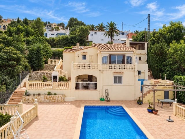 2 soveværelse Villa til salg i Orba med swimmingpool garage - € 425.000 (Ref: 10115443)