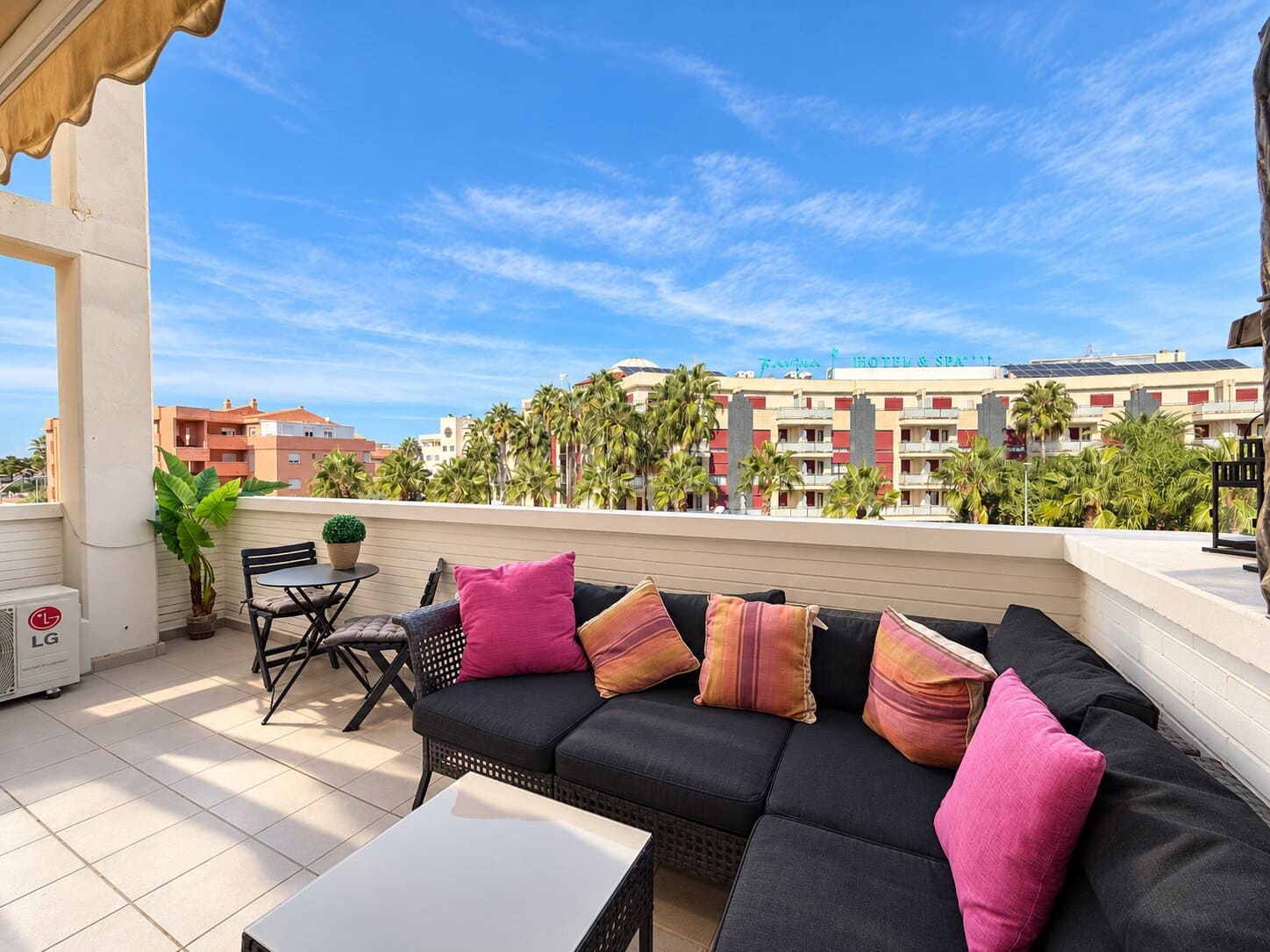 2 bedroom Apartment for sale in Denia with pool garage - € 265,000 (Ref: 10162167)