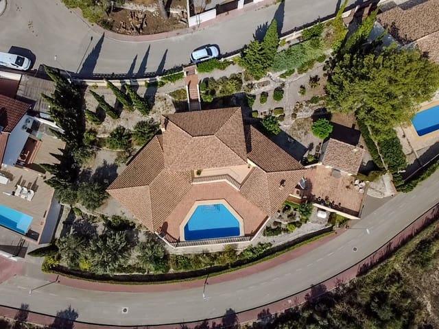 3 Zimmer Villa zu verkaufen in Orba mit Pool Garage - 750.000 € (Ref: 9148180)