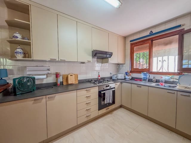 4 slaapkamer Villa te koop in Orba met zwembad - € 460.000 (Ref: 9262106)