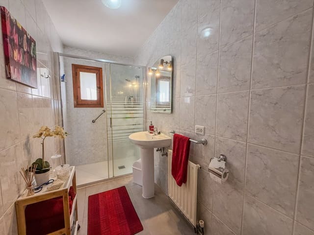 4 slaapkamer Villa te koop in Orba met zwembad - € 460.000 (Ref: 9262106)