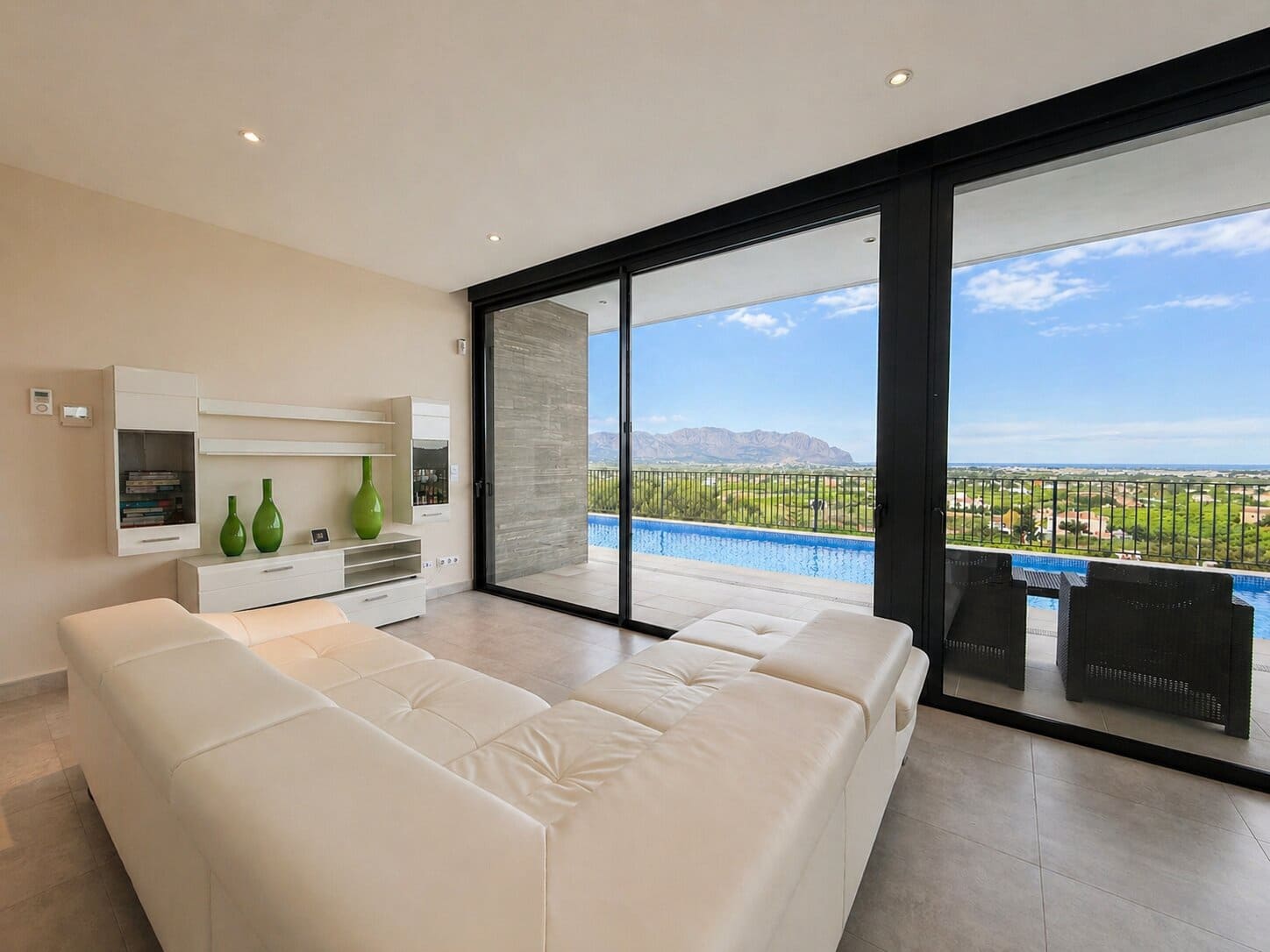 3 bedroom Villa for sale in Pedreguer with pool - € 675,000 (Ref: 9305020)