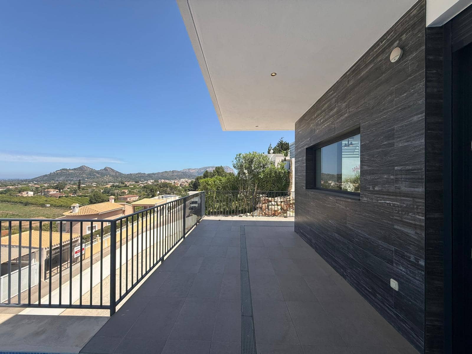 3 bedroom Villa for sale in Pedreguer with pool - € 675,000 (Ref: 9305020)