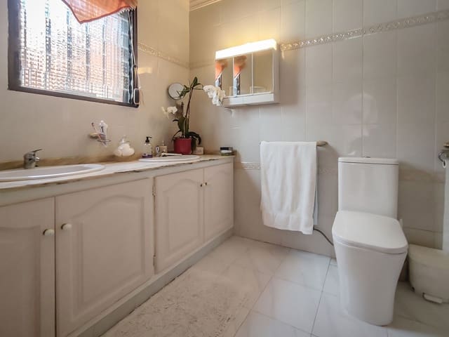 4 slaapkamer Villa te koop in Orba met zwembad - € 599.000 (Ref: 9305037)