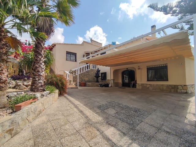 4 slaapkamer Villa te koop in Orba met zwembad - € 599.000 (Ref: 9305037)