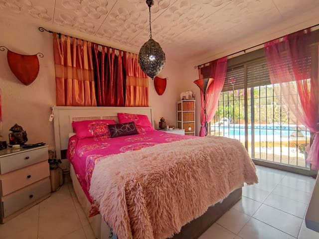 4 slaapkamer Villa te koop in Orba met zwembad - € 599.000 (Ref: 9305037)