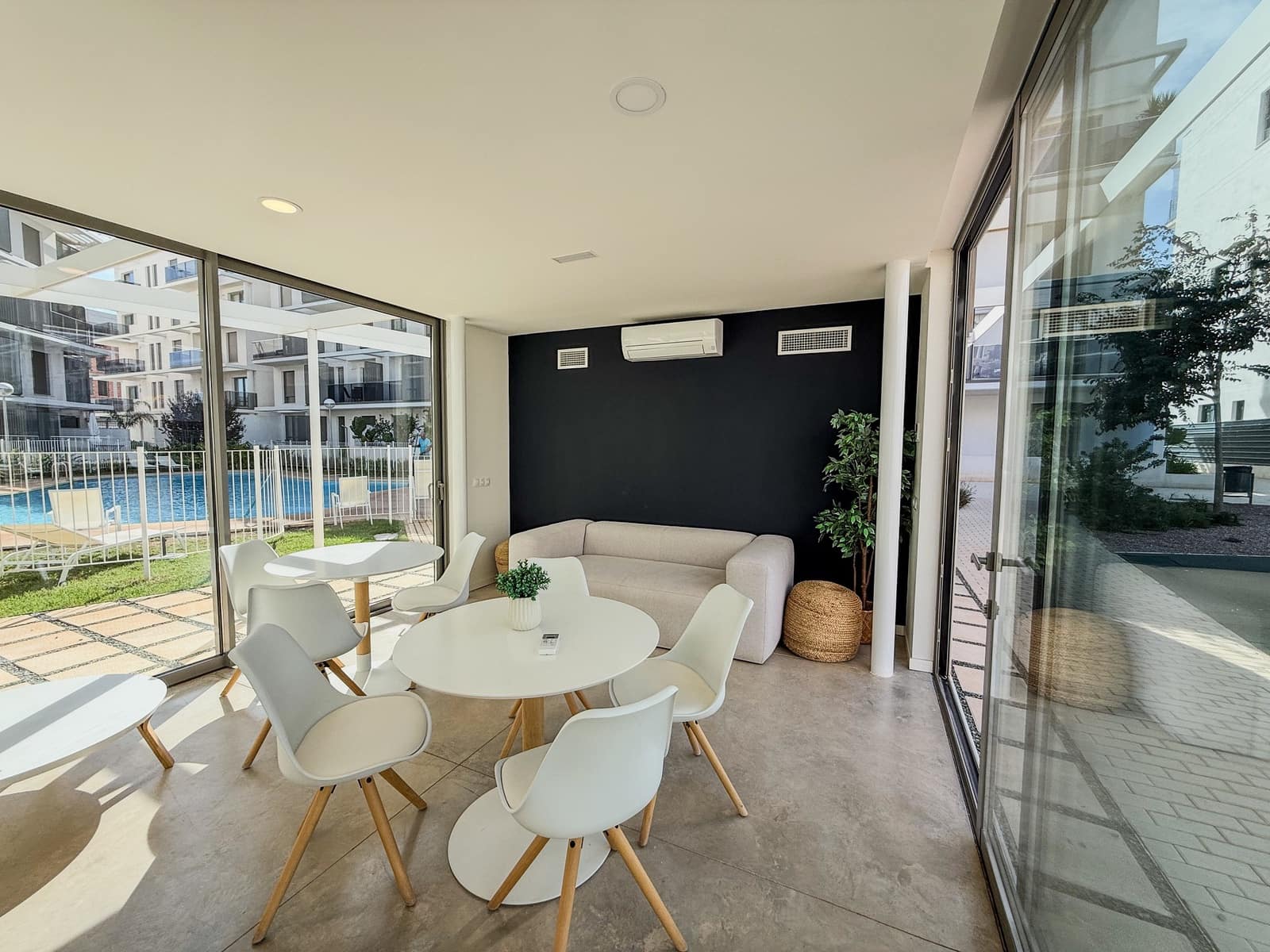 1 slaapkamer Penthouse te koop in Denia met zwembad - € 297.000 (Ref: 9305045)