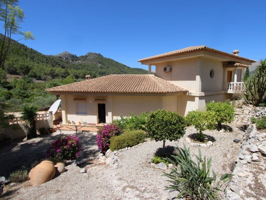 3 soverom Villa til salgs i Orba med svømmebasseng - € 650 000 (Ref: 9305046)