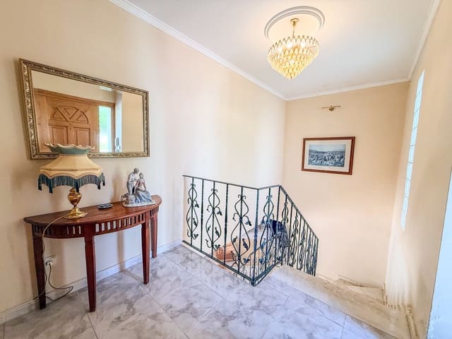 3 Zimmer Villa zu verkaufen in Orba mit Pool - 650.000 € (Ref: 9305046)