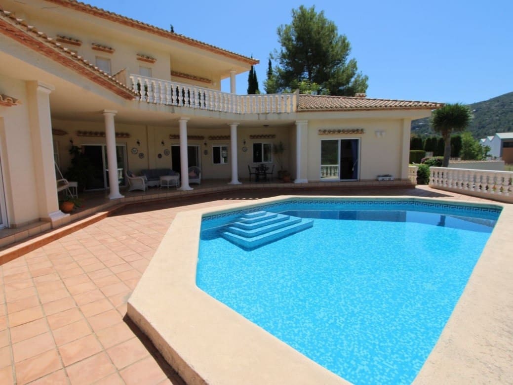 3 soverom Villa til salgs i Orba med svømmebasseng - € 650 000 (Ref: 9305046)
