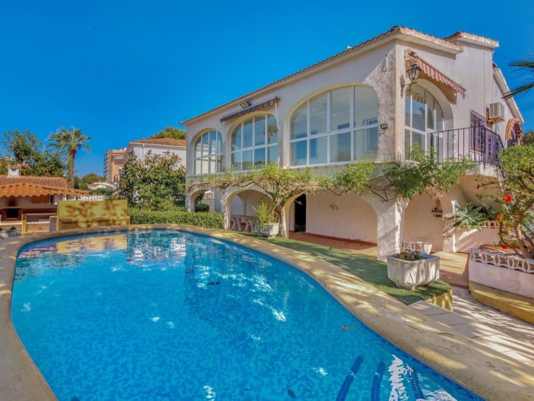 4 bedroom Villa for sale in Denia with pool - € 645,000 (Ref: 9305054)
