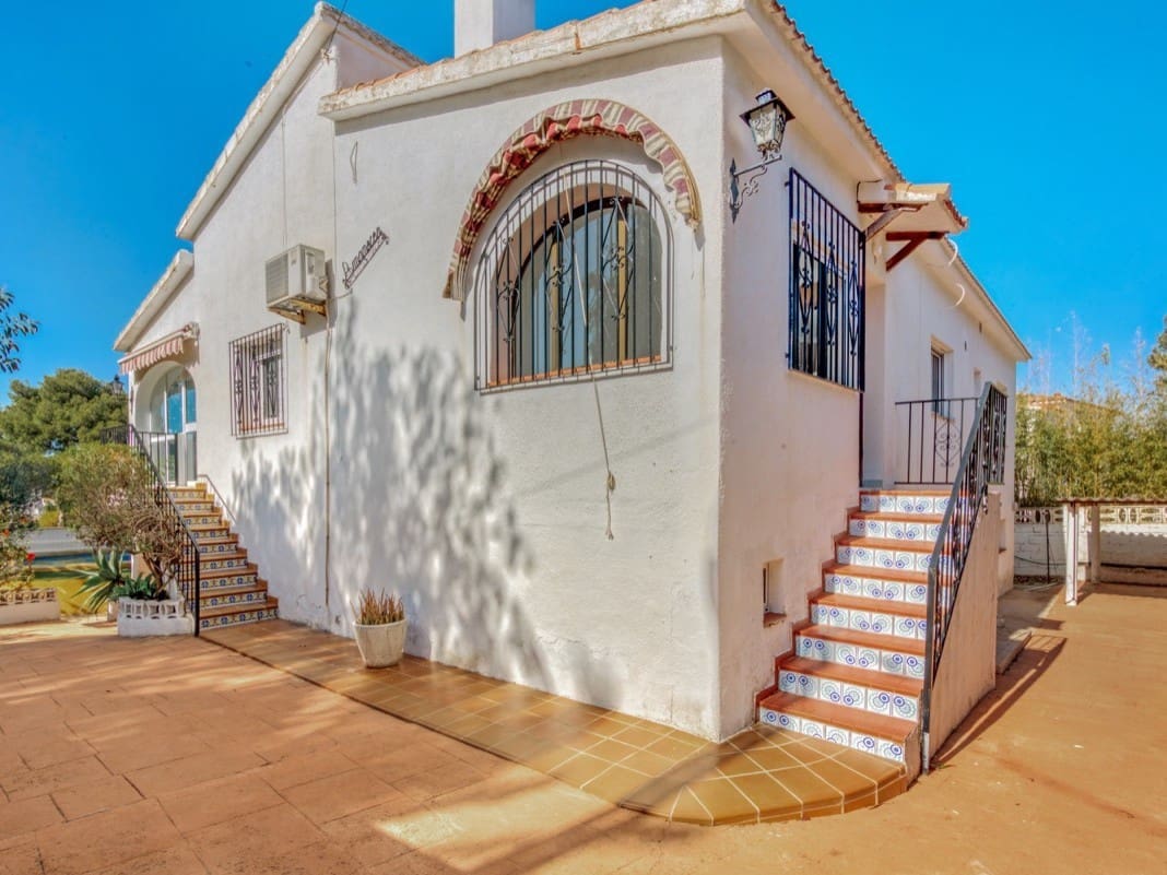 4 bedroom Villa for sale in Denia with pool - € 645,000 (Ref: 9305054)