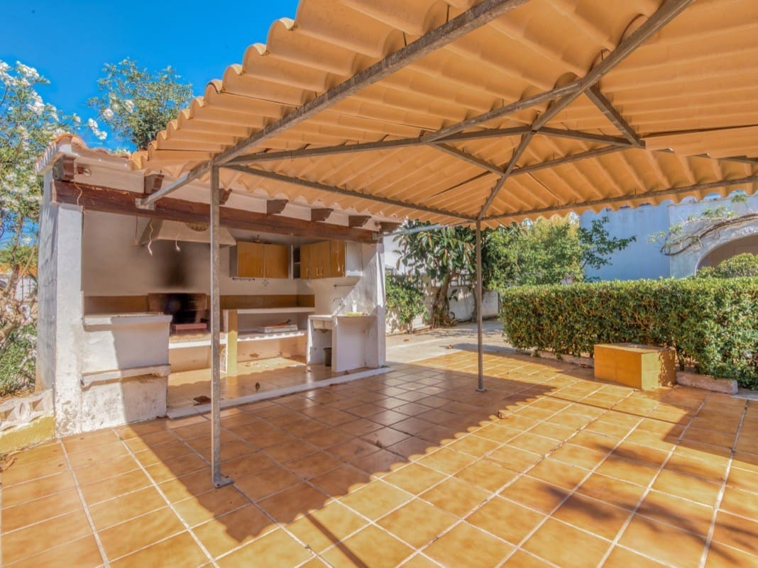4 bedroom Villa for sale in Denia with pool - € 645,000 (Ref: 9305054)