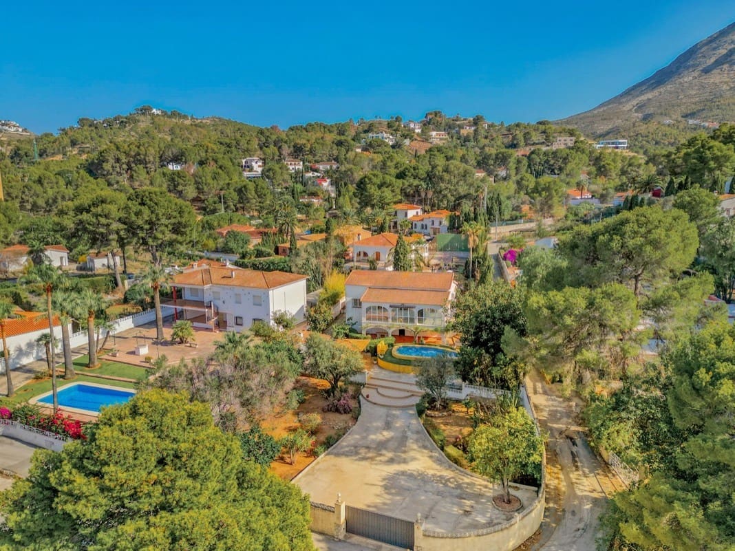 4 bedroom Villa for sale in Denia with pool - € 645,000 (Ref: 9305054)