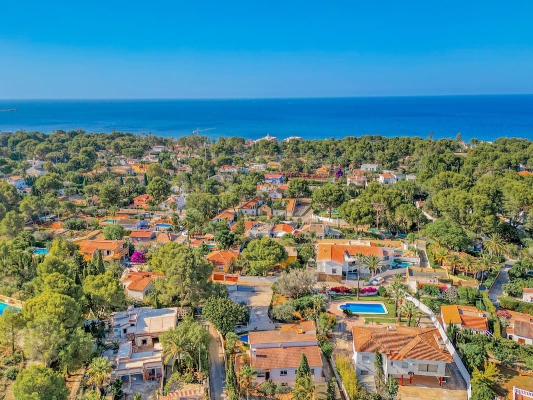 4 bedroom Villa for sale in Denia with pool - € 645,000 (Ref: 9305054)