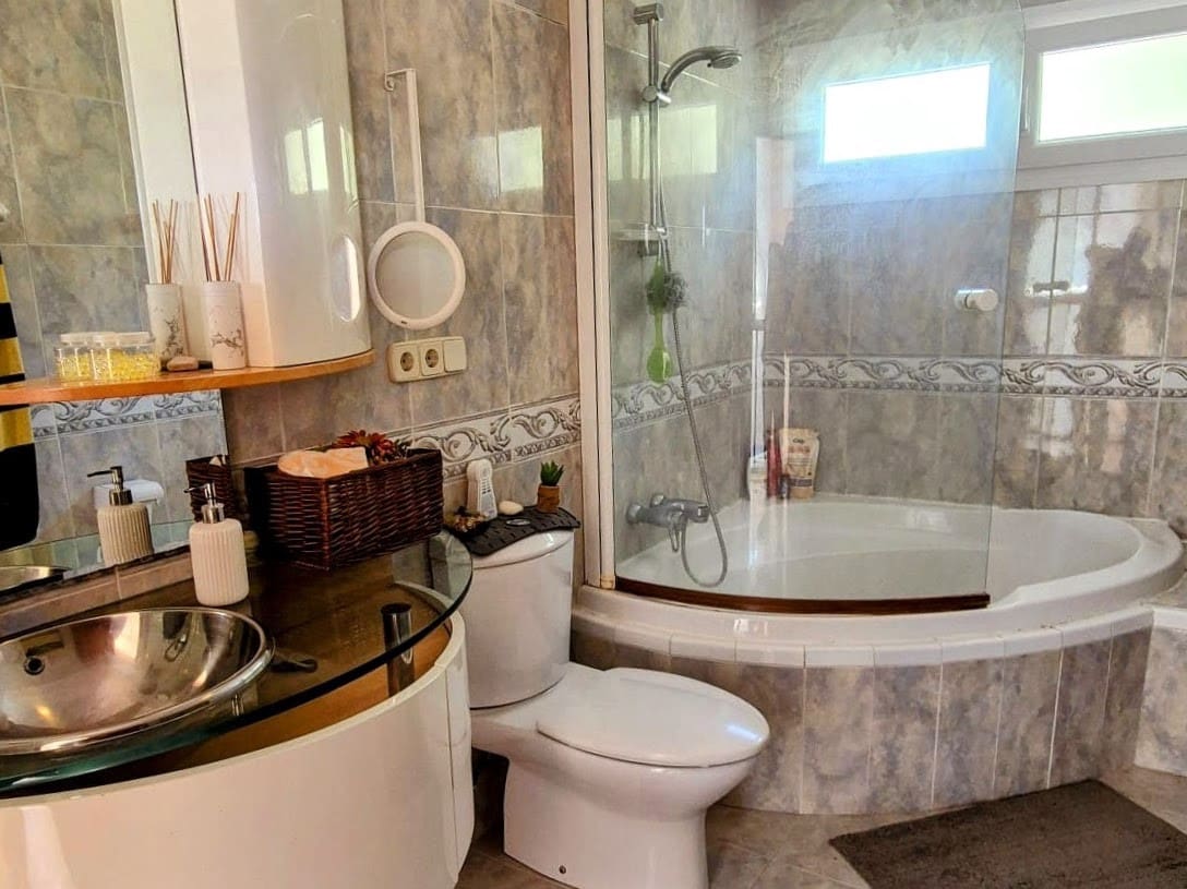 4 bedroom Villa for sale in Altea with pool - € 525,000 (Ref: 9305058)