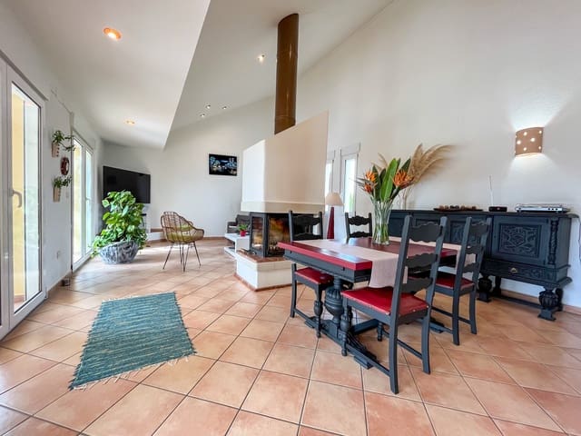 3 Zimmer Villa zu verkaufen in Els Poblets mit Pool - 848.000 € (Ref: 9305066)