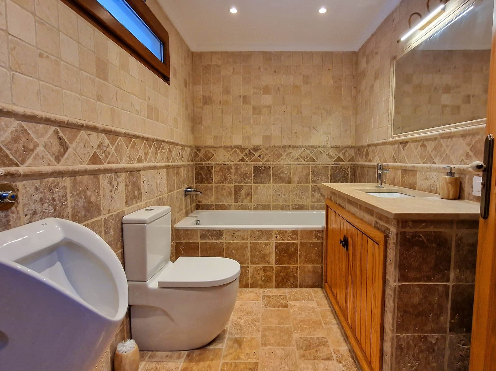 5 slaapkamer Villa te koop in Orba met zwembad - € 645.000 (Ref: 9305071)