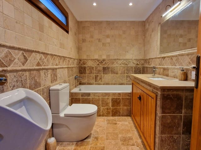 5 bedroom Villa for sale in Orba with pool - € 645,000 (Ref: 9305071)