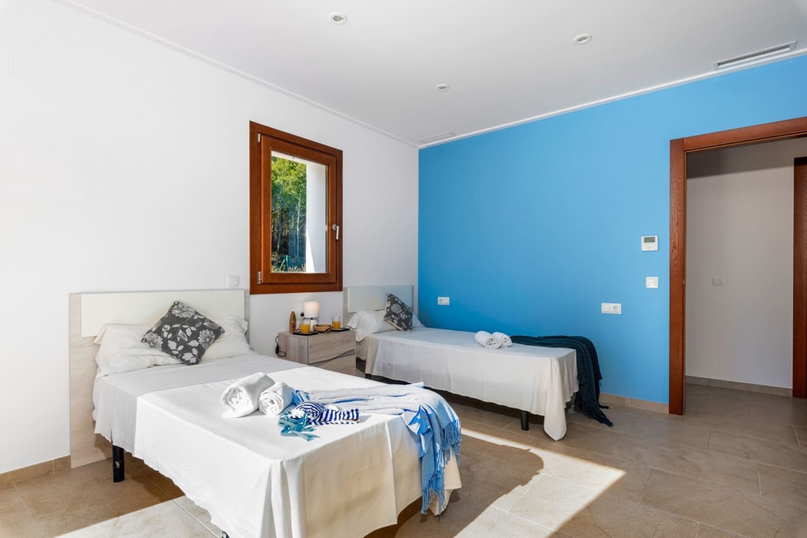 4 makuuhuone Huvila myytävänä paikassa Benissa mukana uima-altaan - 1 095 000 € (Ref: 9305079)