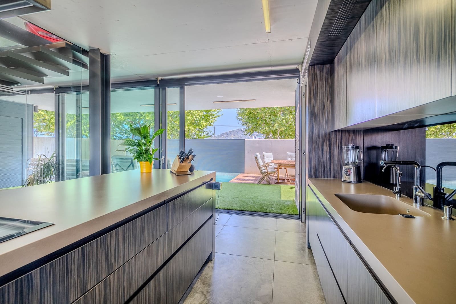 Chalet de 3 habitaciones en Oliva en venta con piscina - 697.000 € (Ref: 9306312)