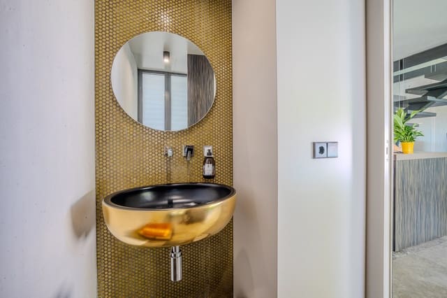 Chalet de 3 habitaciones en Oliva en venta con piscina - 697.000 € (Ref: 9306312)