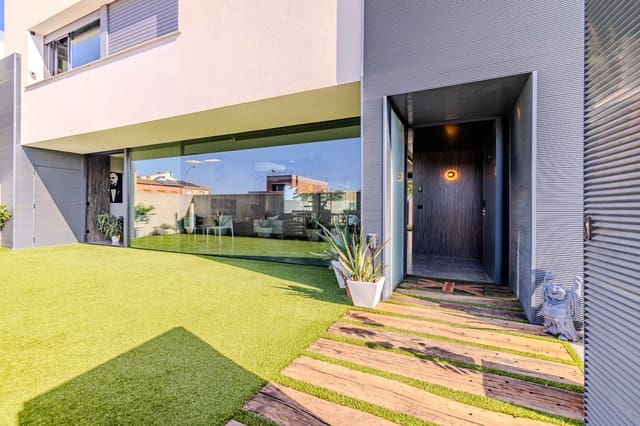 Chalet de 3 habitaciones en Oliva en venta con piscina - 697.000 € (Ref: 9306312)