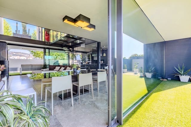 Chalet de 3 habitaciones en Oliva en venta con piscina - 697.000 € (Ref: 9306312)