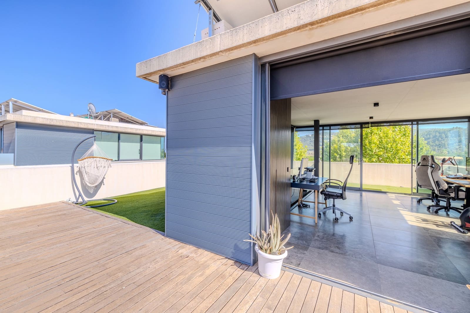 Chalet de 3 habitaciones en Oliva en venta con piscina - 697.000 € (Ref: 9306312)