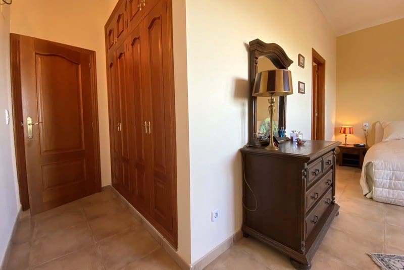 3 bedroom Villa for sale in Ador with pool - € 449,000 (Ref: 9306317)