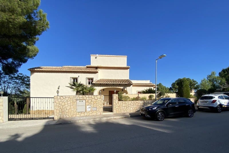 3 bedroom Villa for sale in Ador with pool - € 449,000 (Ref: 9306317)