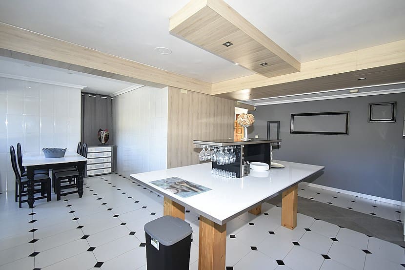 9 slaapkamer Villa te koop in Gandia met zwembad - € 990.000 (Ref: 9306319)