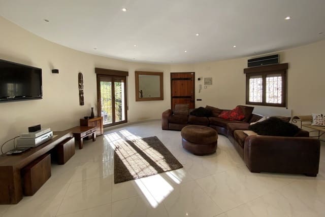 Chalet de 4 habitaciones en Barx en venta con piscina - 795.000 € (Ref: 9306320)