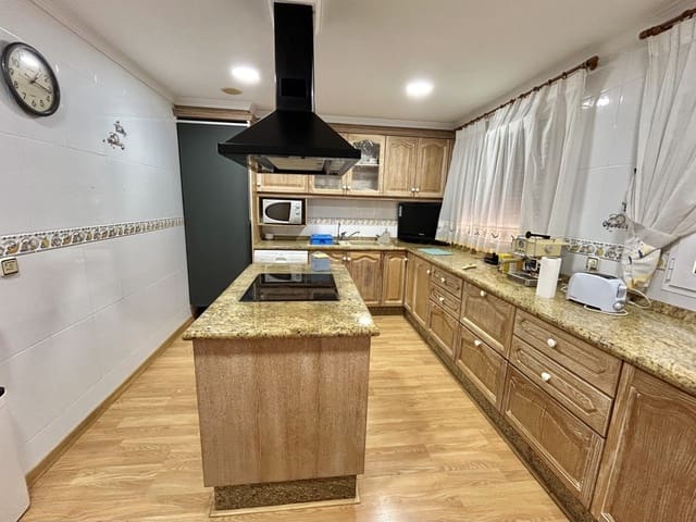 6 slaapkamer Villa te koop in Oliva Playa, Oliva met zwembad - € 380.000 (Ref: 9306321)