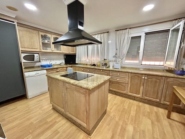 6 slaapkamer Villa te koop in Oliva Playa, Oliva met zwembad - € 380.000 (Ref: 9306321)