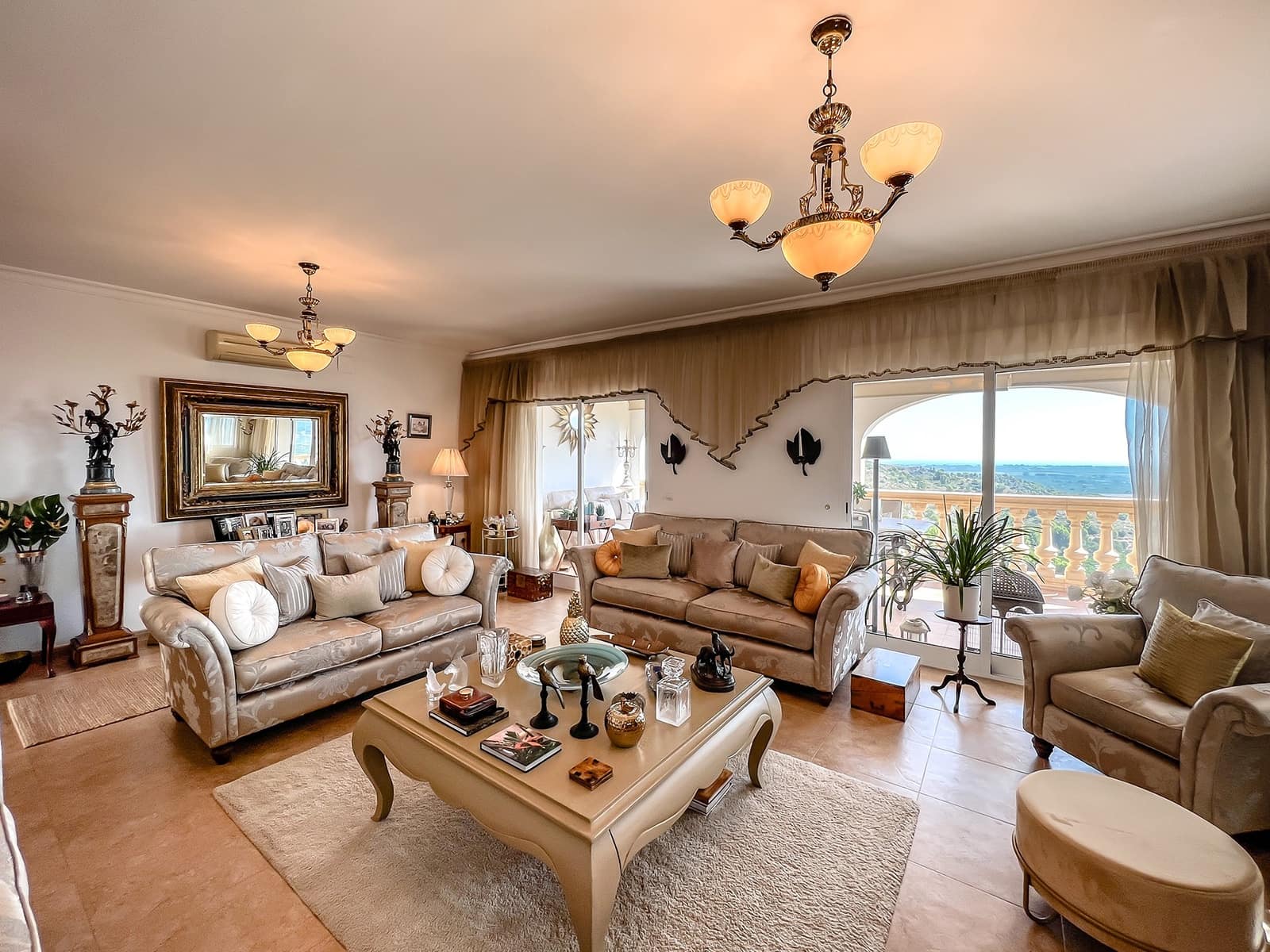 5 sypialnia Willa na sprzedaż w Pego z basenem - 699 000 € (Ref: 9308342)